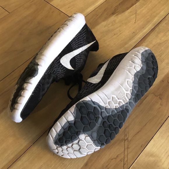 Women’s Nike athletic shoes - Picture 4 of 5